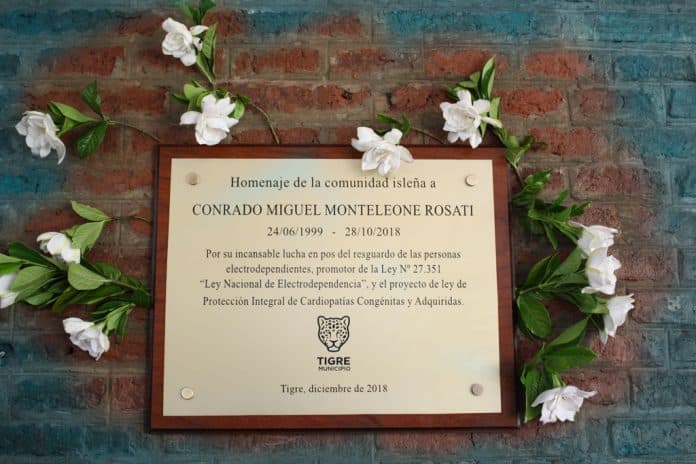 Homenaje a Conrado Monteleone